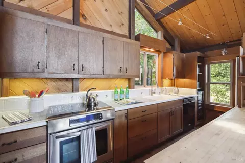Kitchen - 21 Dover Rd, Inverness, CA 94937 photo 1 of 8
