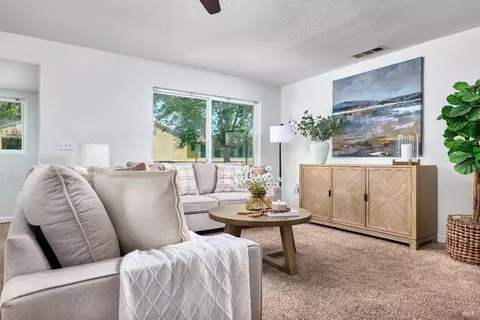 440 E A St, Dixon, CA 95620 photo 4
