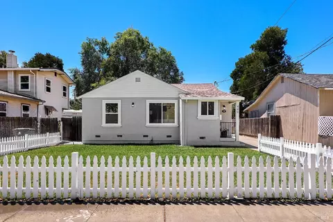 440 E A St, Dixon, CA 95620 photo 2
