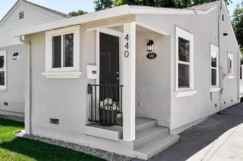 440 E A St, Dixon, CA 95620