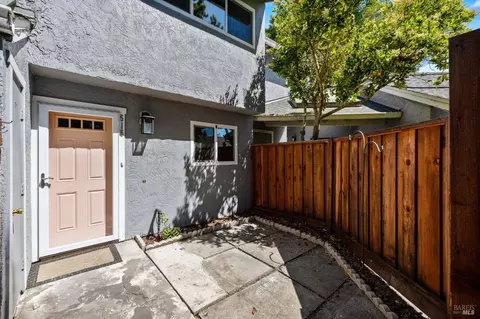 516 Racquet Club Cir, Rohnert Park, CA 94928