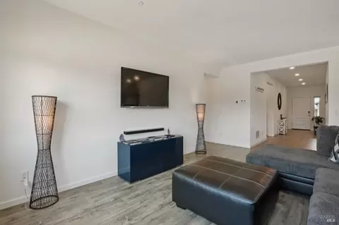 1775 Honeysuckle Way, Dixon, CA 95620 photo 4