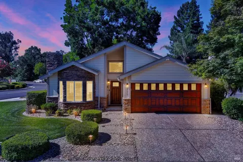 300 Danbury Cir, Vacaville, CA 95687