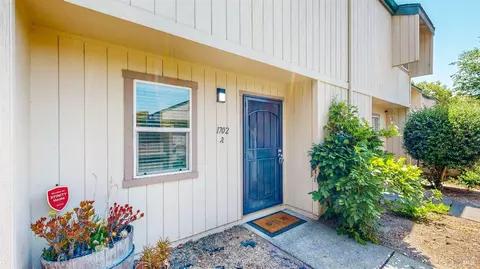 1702 Glenbrook Dr #A, Santa Rosa, CA 95401