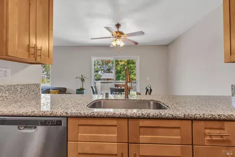 88 Calhoun St, Vallejo, CA 94590 photo 2
