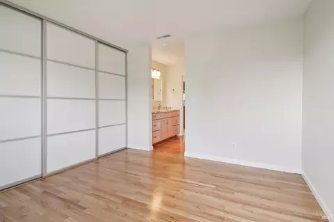 Bedroom - 111 Lower Anchorage Rd, Sausalito, CA 94965 photo 4 of 4