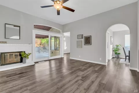 Living - 5081 Georgia St, Vallejo, CA 94591 photo 3 of 4