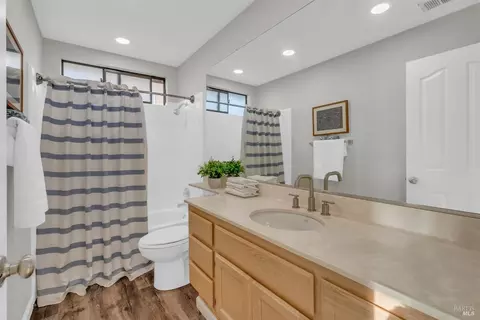 Bath - 5081 Georgia St, Vallejo, CA 94591 photo 2 of 4