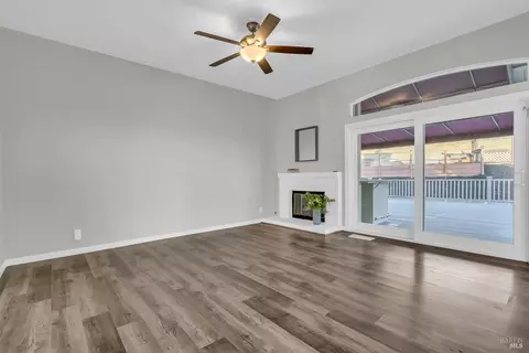 Living - 5081 Georgia St, Vallejo, CA 94591 photo 2 of 4