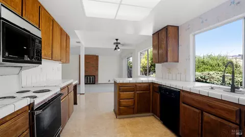 1348 Shea Ter, Vallejo, CA 94591 photo 11