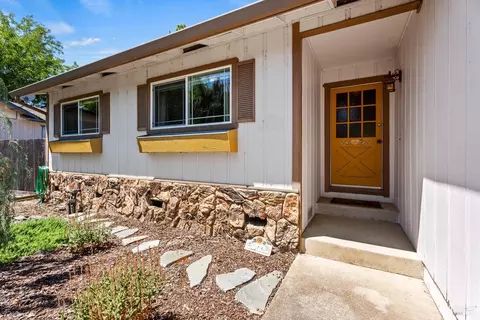 226 Bonnie Ln, Willits, CA 95490