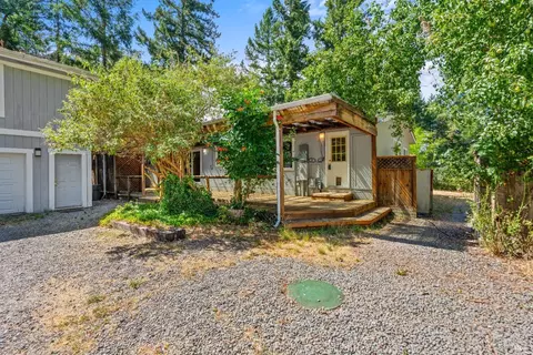 43201 Twin Pines Cir, Laytonville, CA 95454