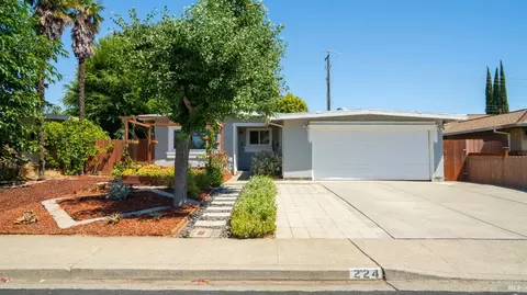 224 Berryessa Dr, Vacaville, CA 95687