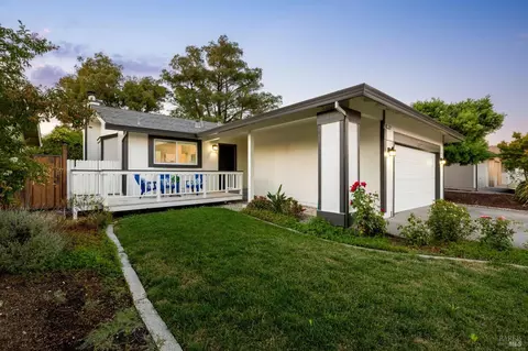 1324 Garmont Ct, Rohnert Park, CA 94928