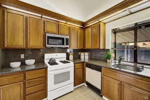 Kitchen - 837 N Regatta Dr, Vallejo, CA 94591 photo 5 of 11