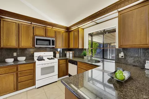 Kitchen - 837 N Regatta Dr, Vallejo, CA 94591 photo 4 of 11