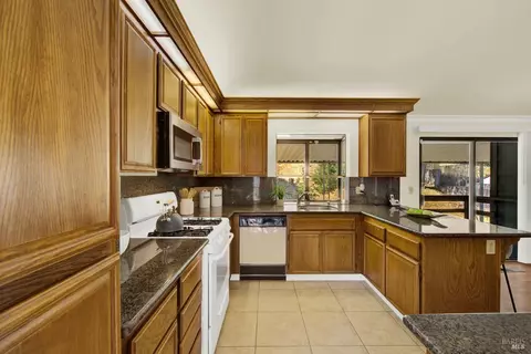 Kitchen - 837 N Regatta Dr, Vallejo, CA 94591 photo 8 of 11