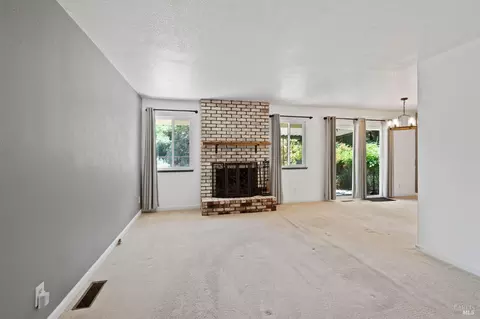 511 W 2nd St, Cloverdale, CA 95425 photo 3