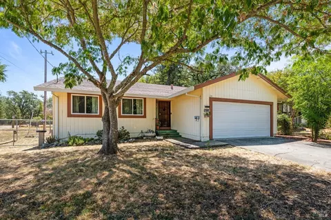 511 W 2nd St, Cloverdale, CA 95425