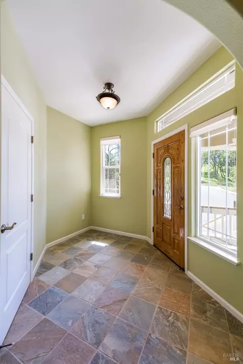 2529 Bartlett Ct, Ukiah, CA 95482 photo 3