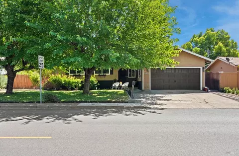575 Oak Manor Dr, Ukiah, CA 95482 photo 2