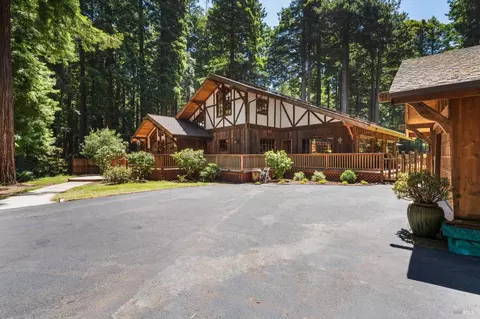 45221 Surfwood Dr, Mendocino, CA 95460