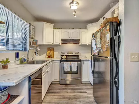 293 College View Dr, Rohnert Park, CA 94928