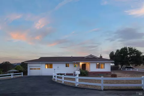 1701 Spring Hill Rd, Petaluma, CA 94952