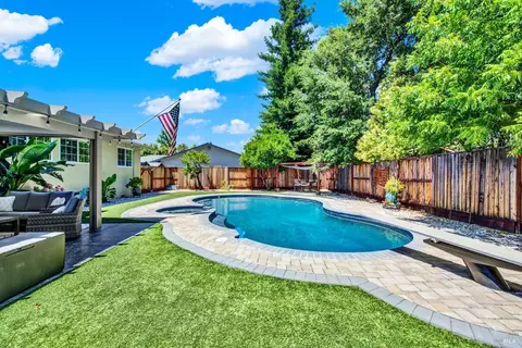 Exterior - 819 Corte Malaga Ct, Vacaville, CA 95688 photo 13 of 16