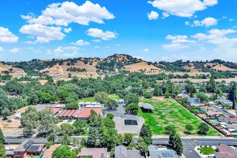 View/Area - 819 Corte Malaga Ct, Vacaville, CA 95688 photo 7 of 8