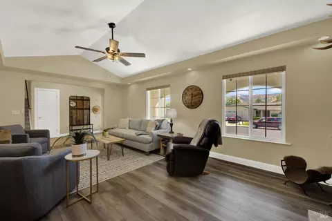 Living - 819 Corte Malaga Ct, Vacaville, CA 95688 photo 2 of 2