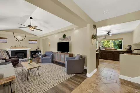 Entry Way - 819 Corte Malaga Ct, Vacaville, CA 95688 photo 2 of 3