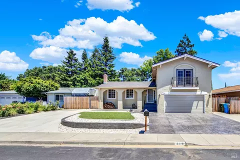 Exterior - 819 Corte Malaga Ct, Vacaville, CA 95688 photo 4 of 16