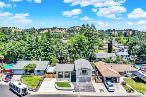 View/Area - 819 Corte Malaga Ct, Vacaville, CA 95688 photo 2 of 8
