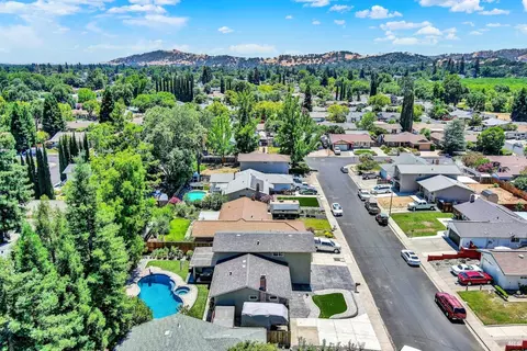 View/Area - 819 Corte Malaga Ct, Vacaville, CA 95688 photo 4 of 8