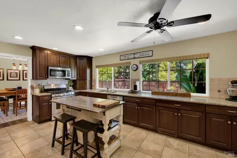 Kitchen - 819 Corte Malaga Ct, Vacaville, CA 95688 photo 1 of 10