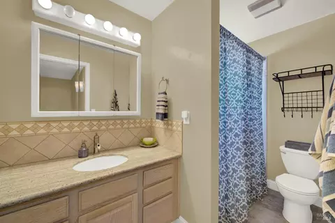 Bath - 819 Corte Malaga Ct, Vacaville, CA 95688 photo 2 of 5