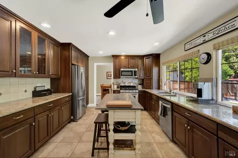 Kitchen - 819 Corte Malaga Ct, Vacaville, CA 95688 photo 2 of 10
