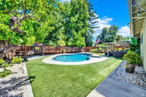Exterior - 819 Corte Malaga Ct, Vacaville, CA 95688 photo 7 of 16