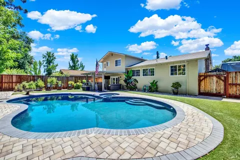 Exterior - 819 Corte Malaga Ct, Vacaville, CA 95688 photo 10 of 16