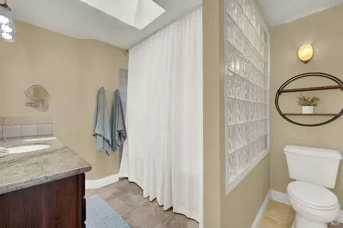 Bath - 819 Corte Malaga Ct, Vacaville, CA 95688 photo 3 of 5