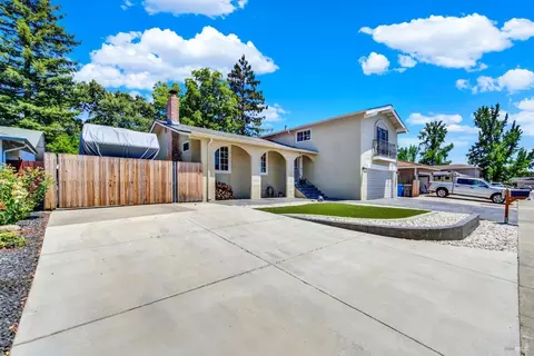Exterior - 819 Corte Malaga Ct, Vacaville, CA 95688 photo 5 of 16