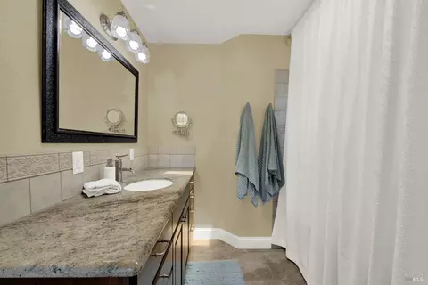 Bath - 819 Corte Malaga Ct, Vacaville, CA 95688 photo 4 of 5
