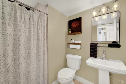 Bath - 819 Corte Malaga Ct, Vacaville, CA 95688 photo 1 of 5