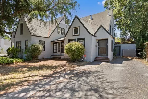 590 Carr Ave, Santa Rosa, CA 95404