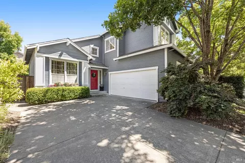 864 Holly Ln, Petaluma, CA 94952