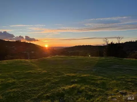 1010 Sundown Trl, Santa Rosa, CA 95404