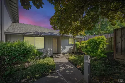 213 Elbridge Ave #G, Cloverdale, CA 95425
