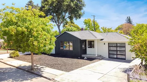 2716 Valley Center Dr, Santa Rosa, CA 95405