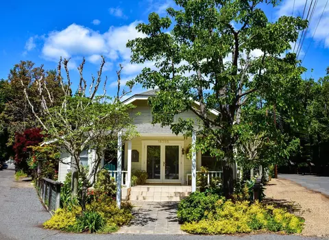 18398 Riverside Dr, Sonoma, CA 95476